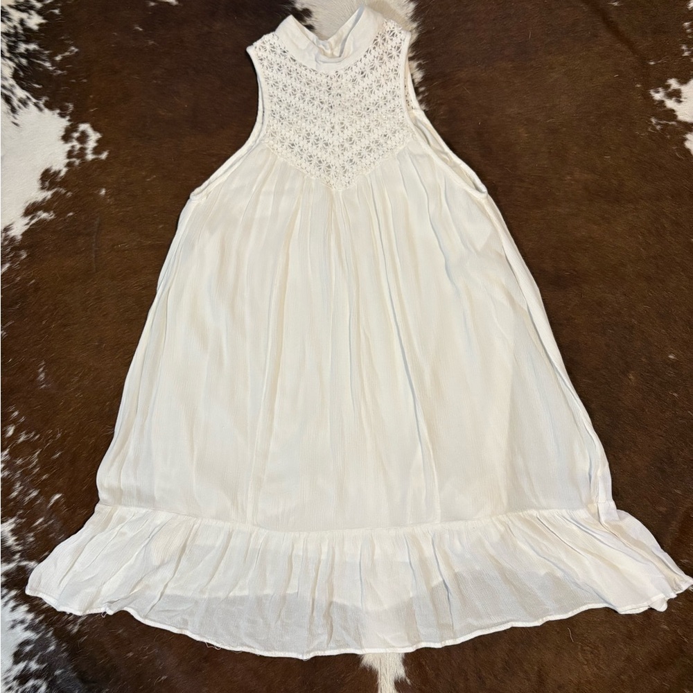 White Sleeveless Lace Dress